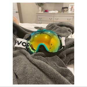 Rēvo Snowboarding Goggles-Never worn